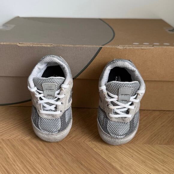 New Balance 990 V5 Grey/White Crib Sneakers- SZ  2 C - Picture 3 of 12